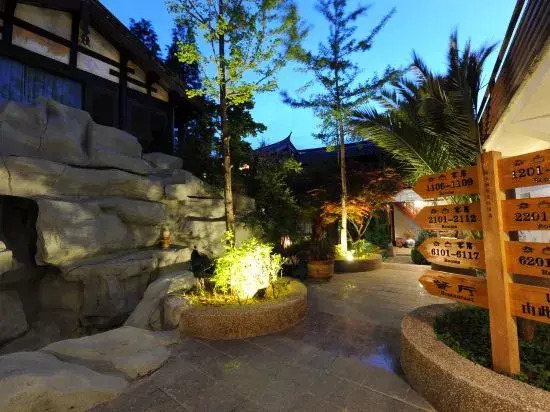 Lijiang Wu Courtyard Gardens Resort