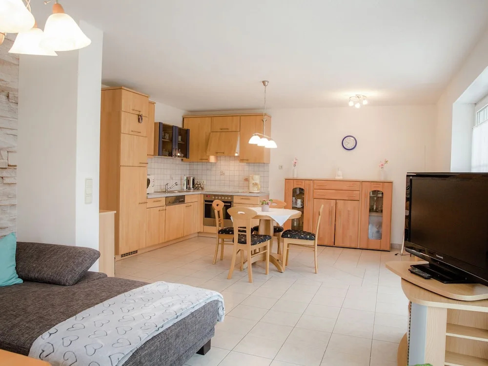 Bright Apartment With Balcony Outside the City Centre of Regensburg