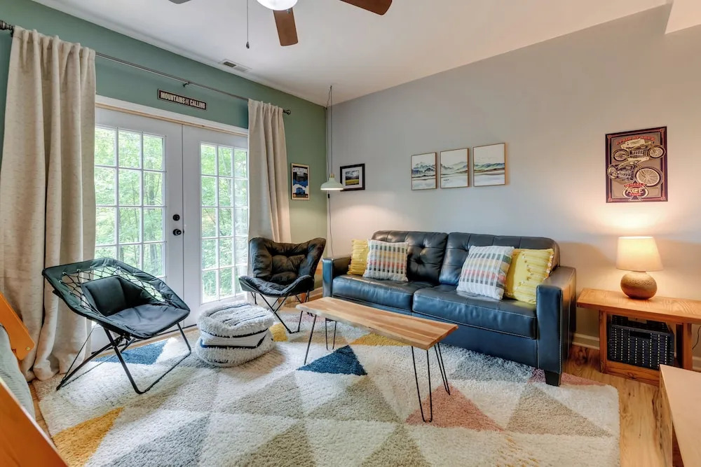 Updated Home w/ Private Hot Tub & Mtn Views!