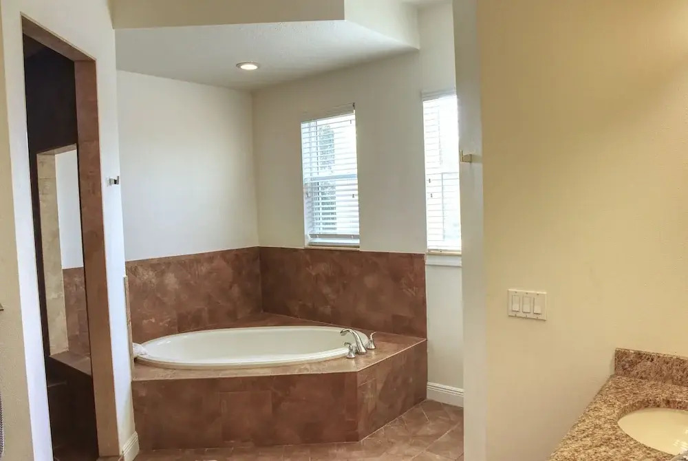 Prestigious 4 BR Getaway - Coronas Verde