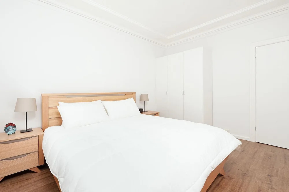 Newly Renovated Apt Close to CBD Unit 2