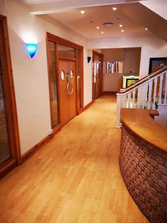 Exchequer Grange - Hostel