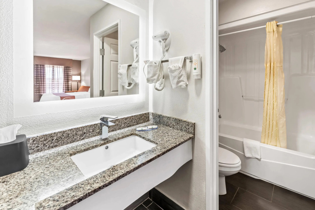 Quality Inn Calhoun North I-75