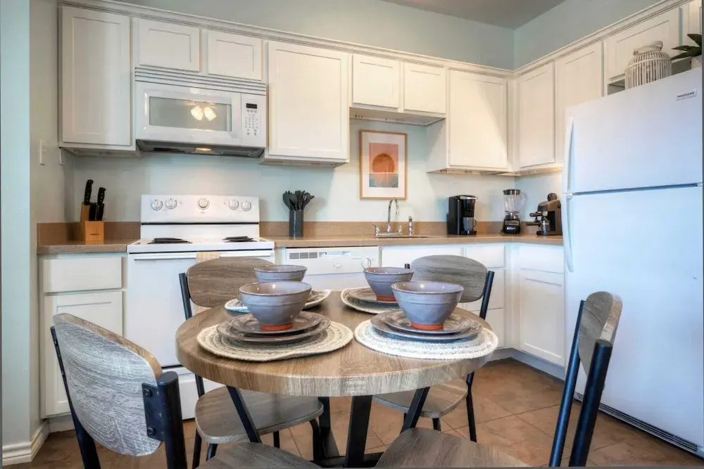 Minutes to the Beach w/ Pool, Sleeps 8 Two Condos: Costa Bahia