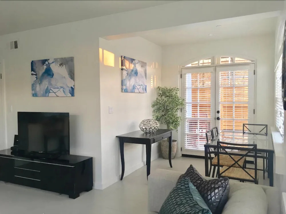 151 West Kalmia Street Executive 2BR