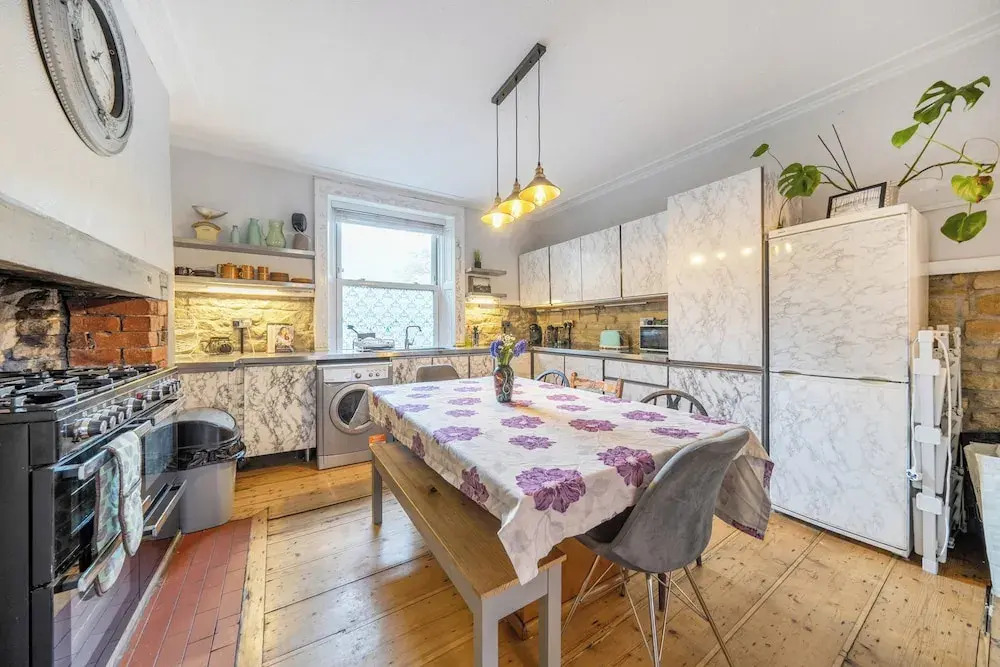 Hebden Bridge - House - Sleeps 8 - Pet Friendly