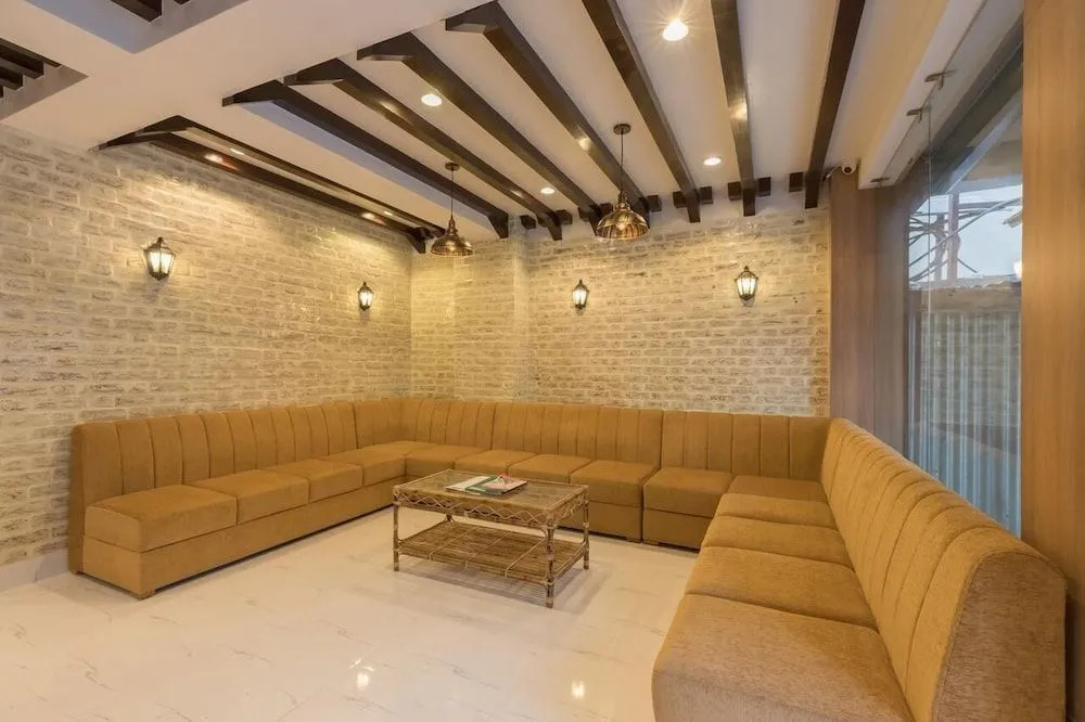 OYO 729 Hotel Era