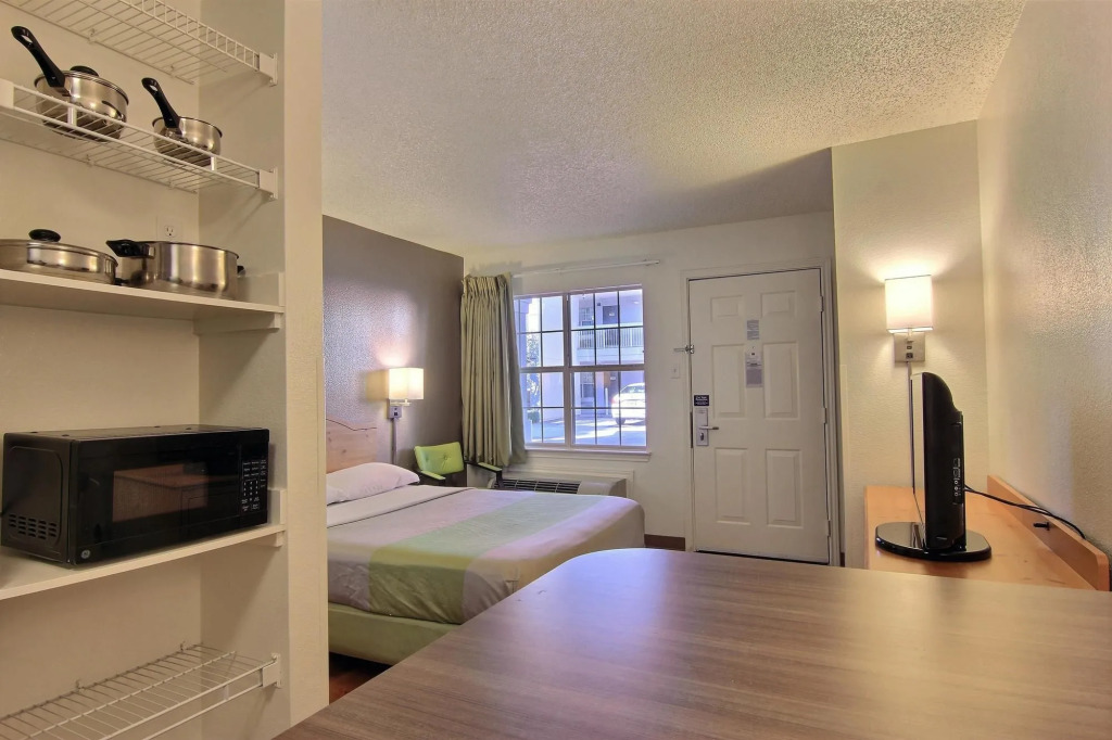 Studio 6 Extended Stay - Austin, TX - Midtown