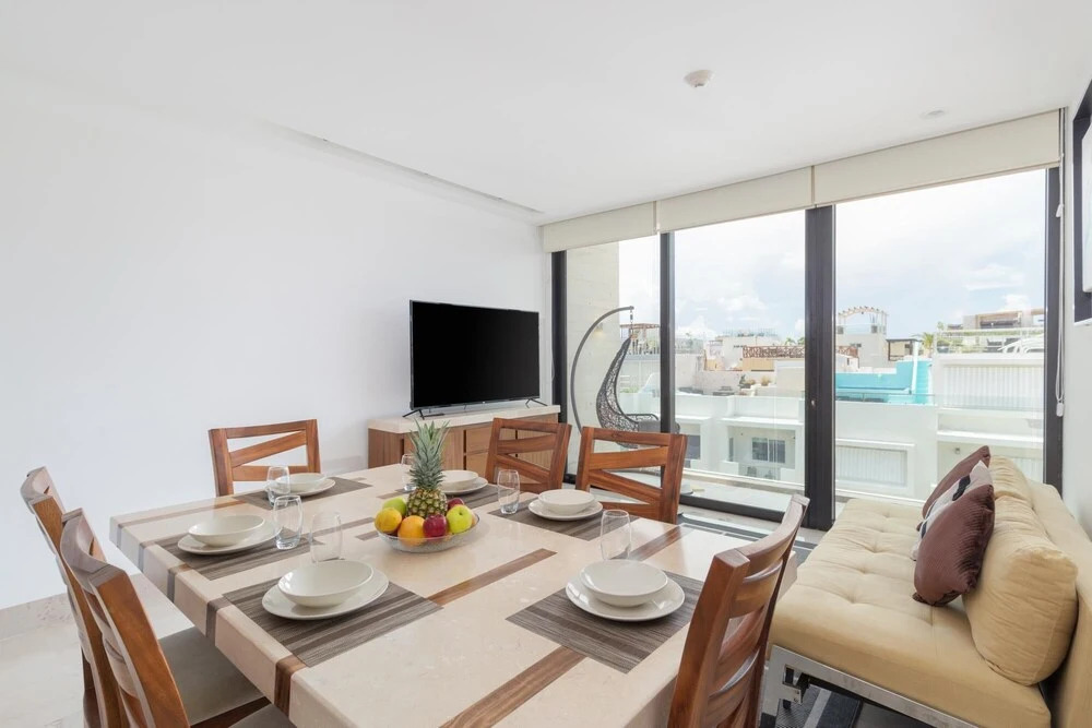 Exclusive 2 Level PH 3 BR Private Pool Roof Wifi Stunning Amenities GYM