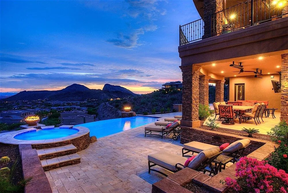 Palisades Estate 5 BR by Casago
