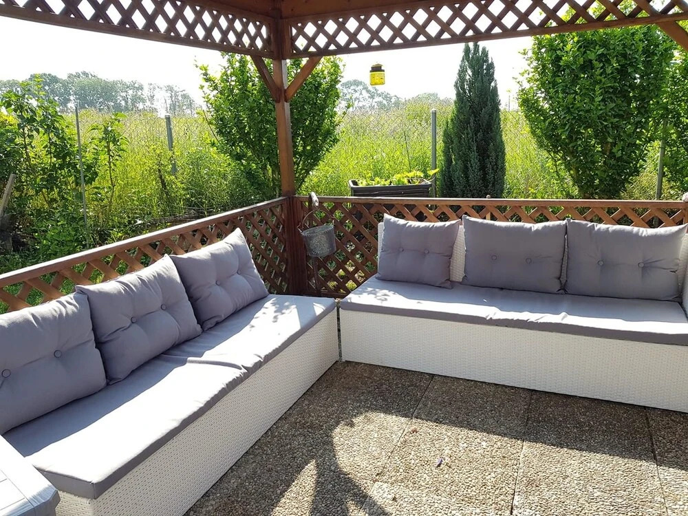 Studio in Bevaix, With Pool Access, Enclosed Garden and Wifi