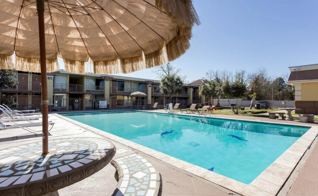 Calloway Inn & Suites
