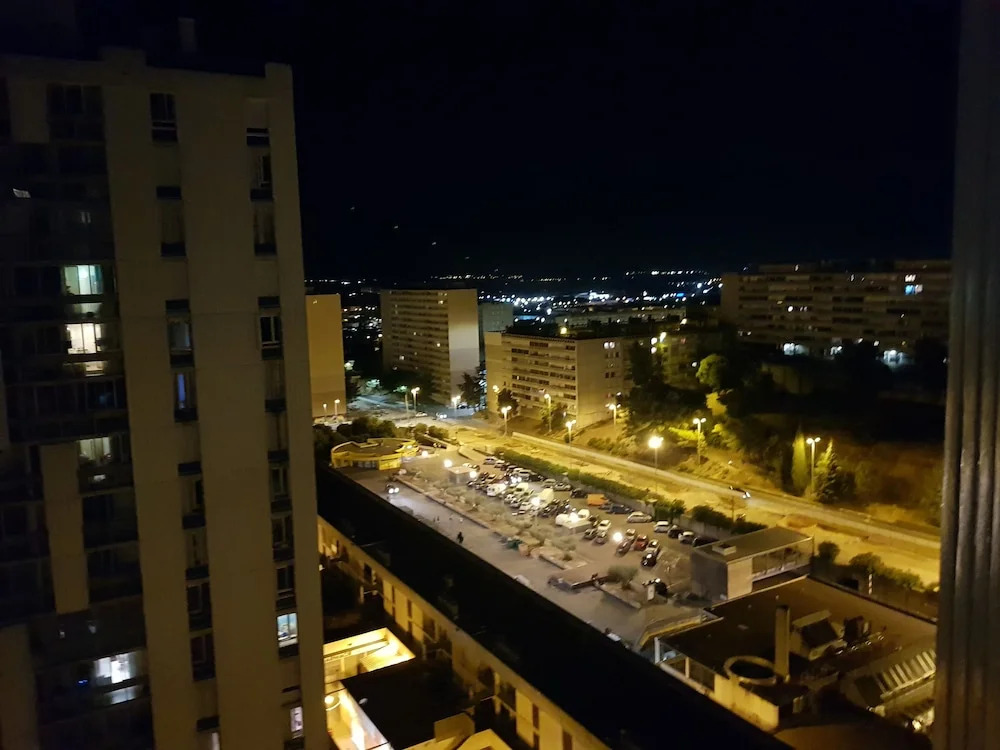 Grand T2 Confortable avec Balcon
