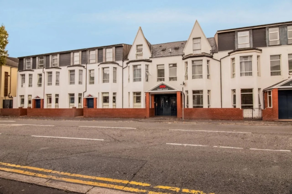 Cardiff Riverside Hotel by Belvilla