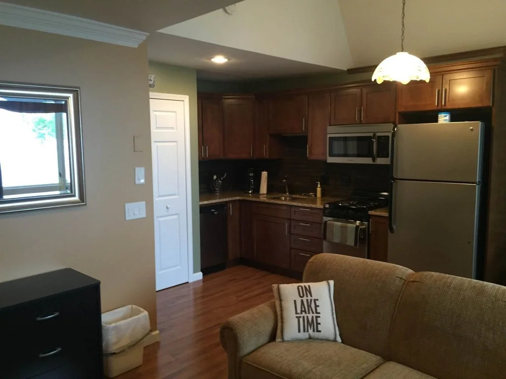Lakefront Luxury Studio Condo With Free Dock