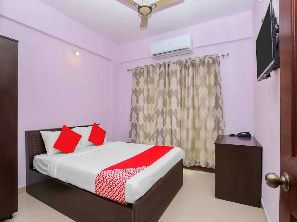 OYO 18600 Krish Lakeside Comforts