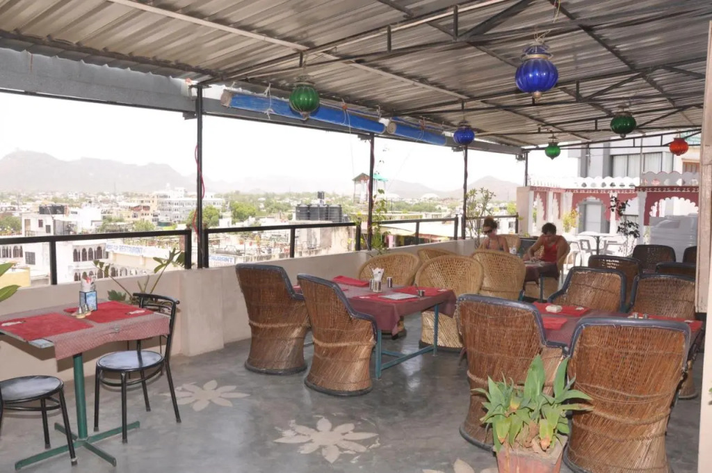 Jag Niwas Guest House & pure veg restaurant