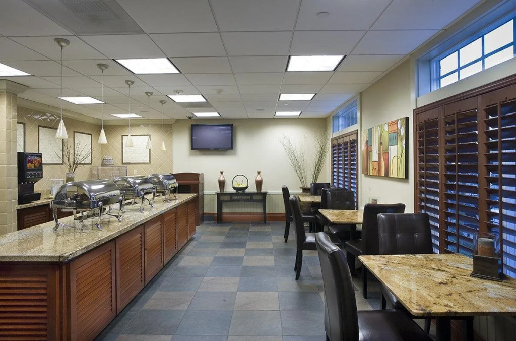 West Inn & Suites