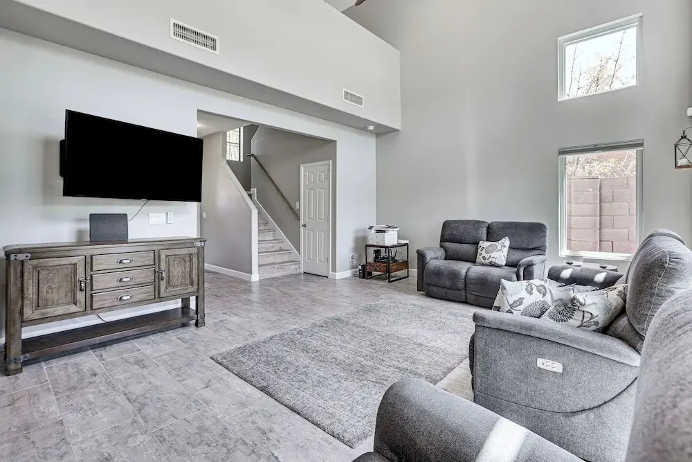 7 Mi to Dtwn: Golf Getaway w/ Fire Pit in Phoenix