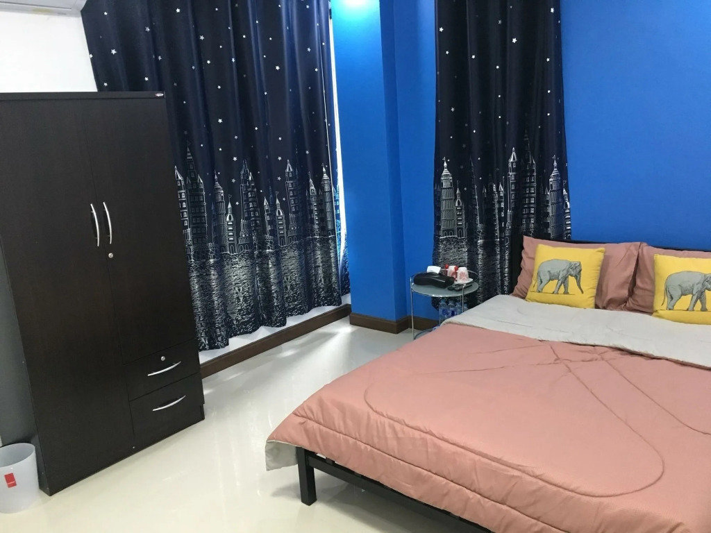 5 Chang Palace Hotel
