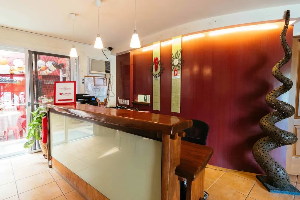 RedDoorz Plus near Abreeza Mall Davao