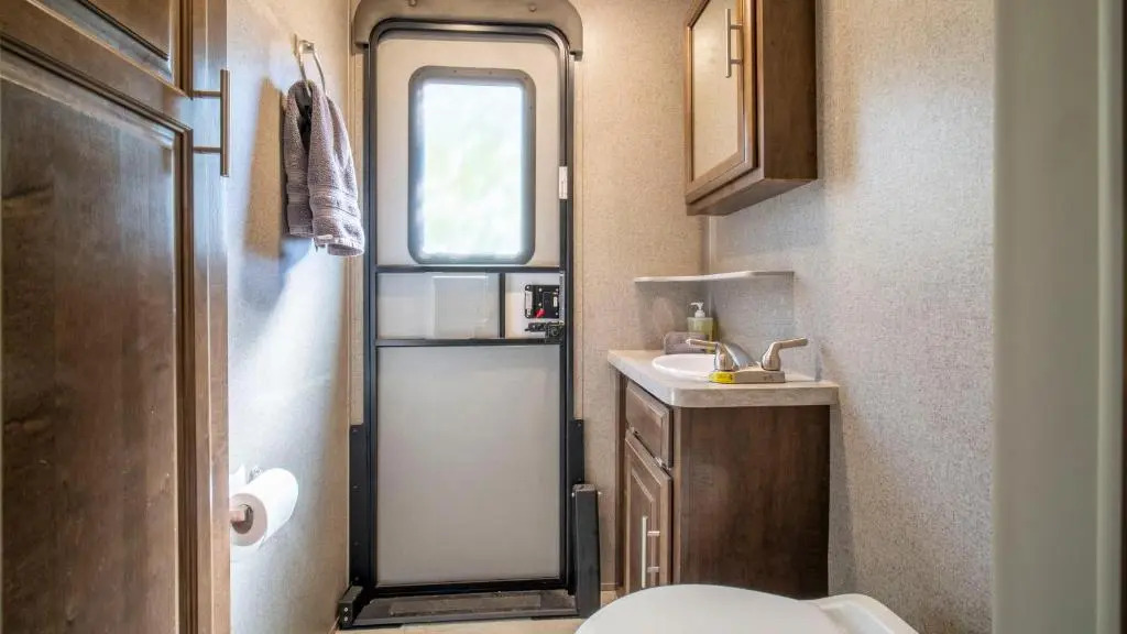Fully Setup RV for Glamping OK64