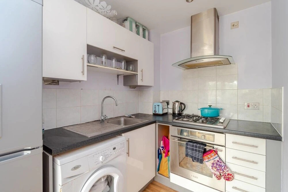 Beautifully Designed 1 Bedroom Apartment