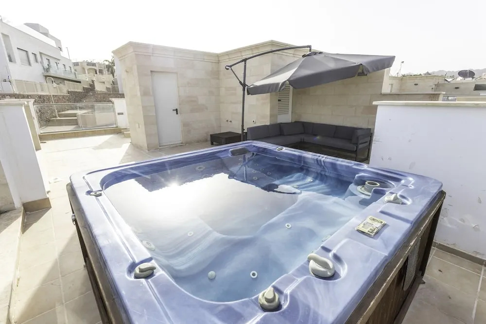 Luxury Villa 4BR with private pool & Jacuzzi Sea View
