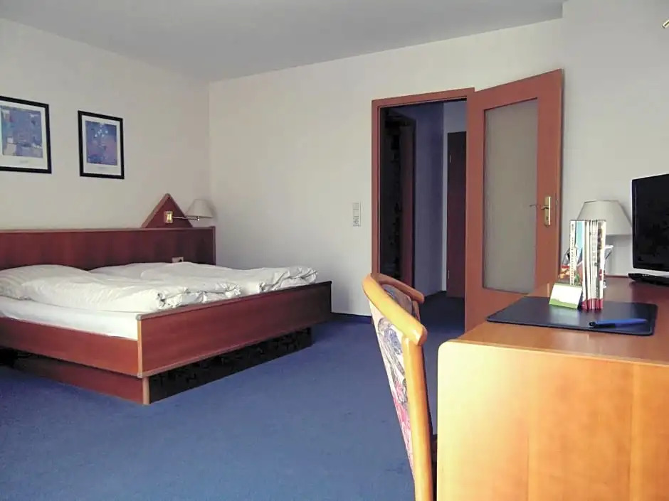 atrium Hotel