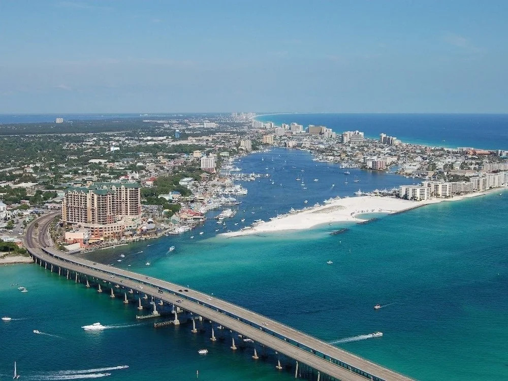 Ocean View Abode Luxurious 4bd, Walk to Beach!