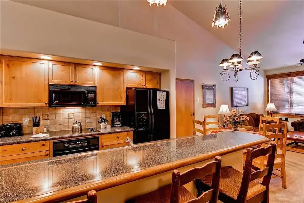 Tl2310 Spacious top Floor Residence! Winter Specials!