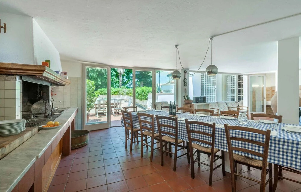 6 Bedroom Nice Home In Rimini