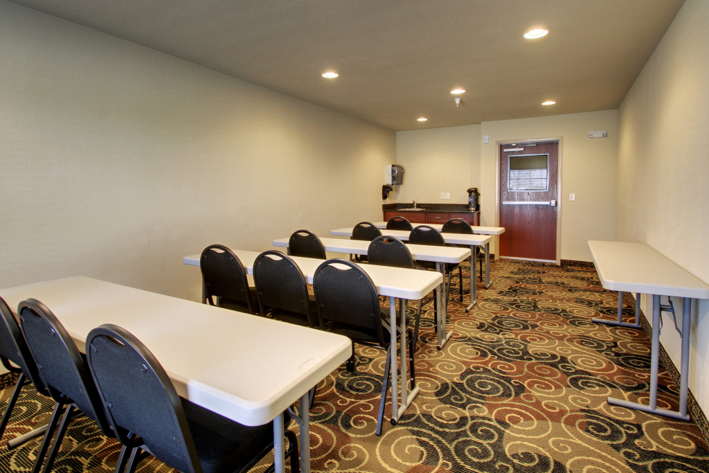 Cobblestone Hotel & Suites - Newton