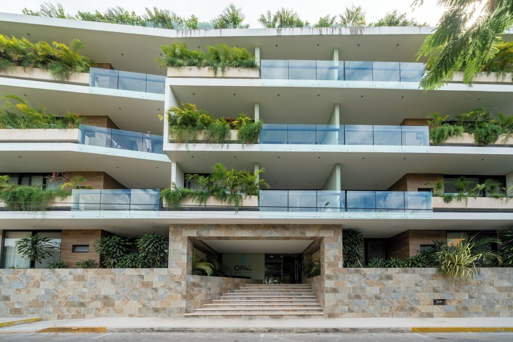 2 Bedroom Condo - Rooftop Pool Opal 405