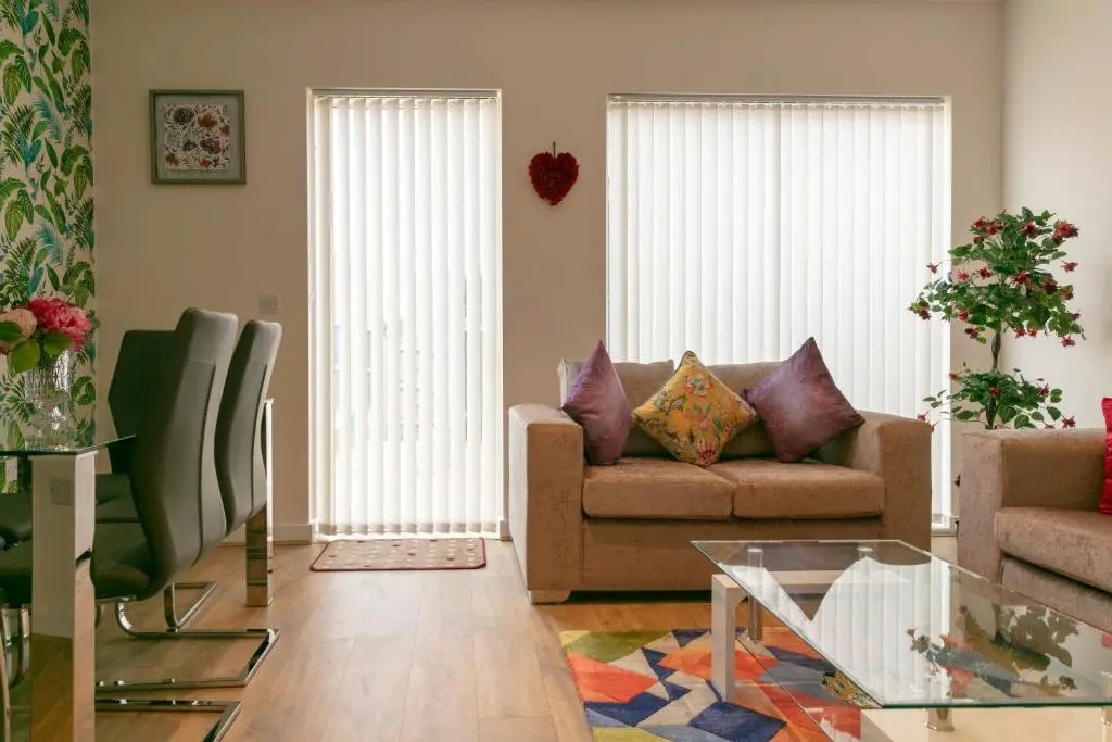 Addenbrookes Townhouse with Free Parking - 5 mins walk to Trumpington & Papworth Hospitals & Sleeps 6
