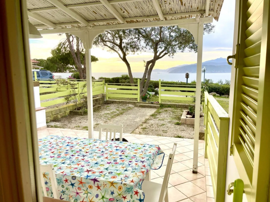 Terraced houses in a quiet seafront area with panoramic views.-Colibrì 2