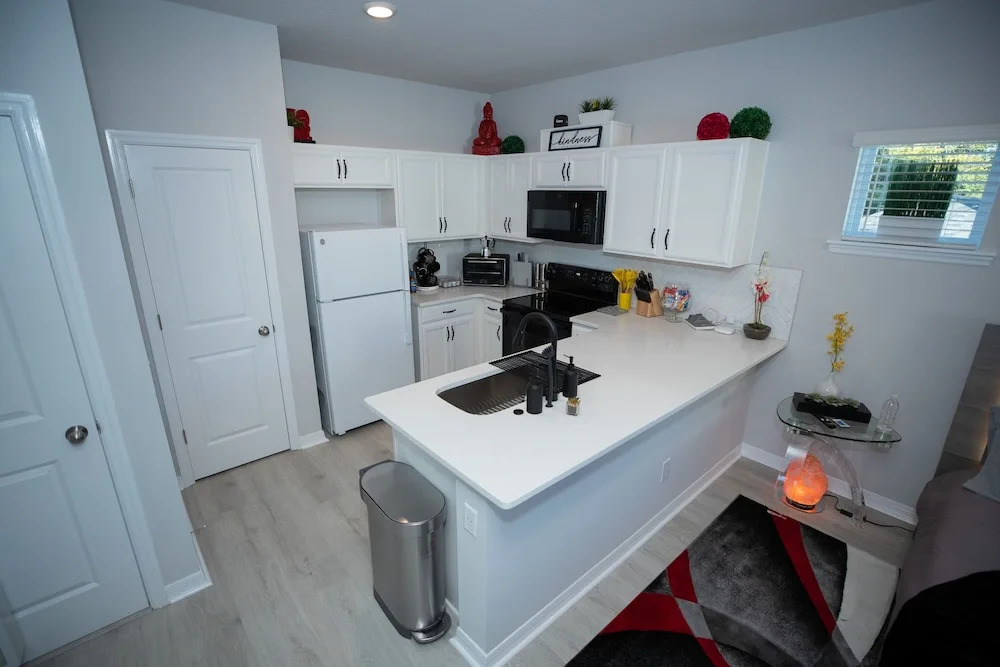 Pet Friendly Modern Zen Studio Retreat W/ Hot Tub! Home by RedAwning