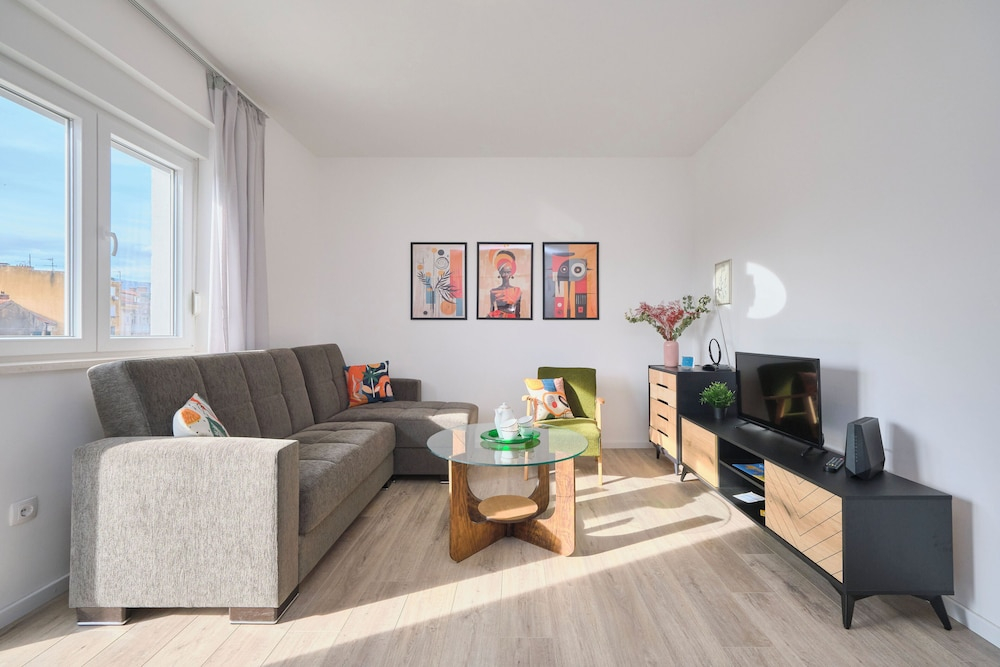 LAV Central Apartment by Litto