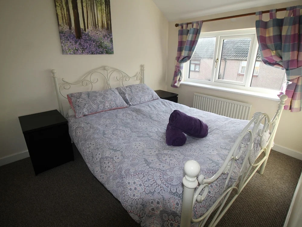 Tongwynlais Cottage by Cardiff Holiday Homes
