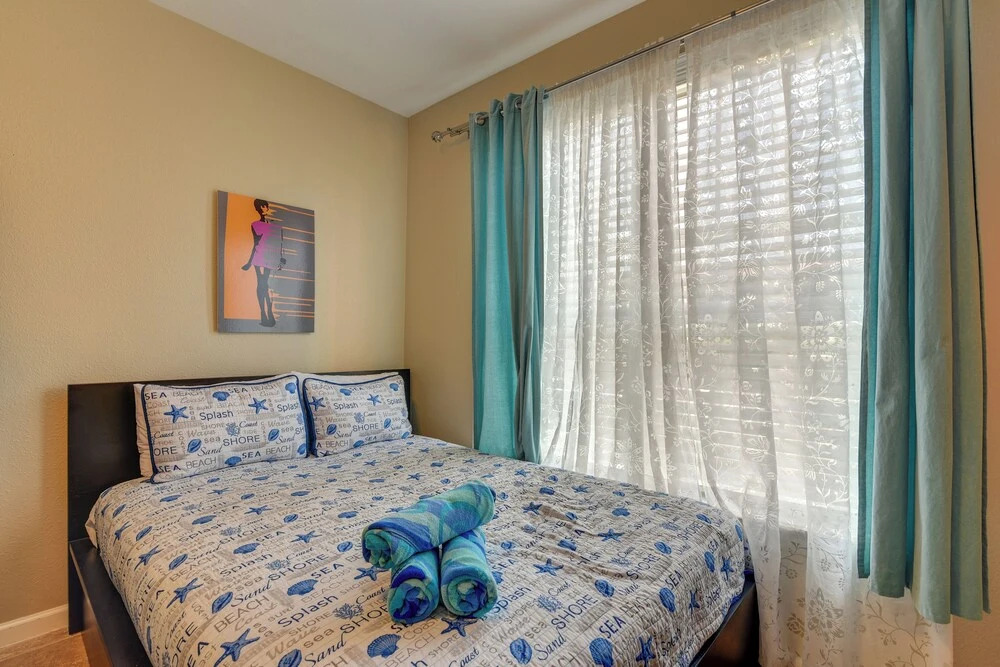 Steps to Beach & Seawall! Galveston Condo w/ Pool