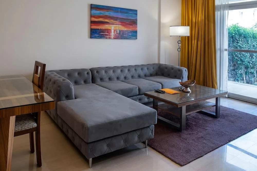 Vesta - Luxury Apt- 2BR - CFC II