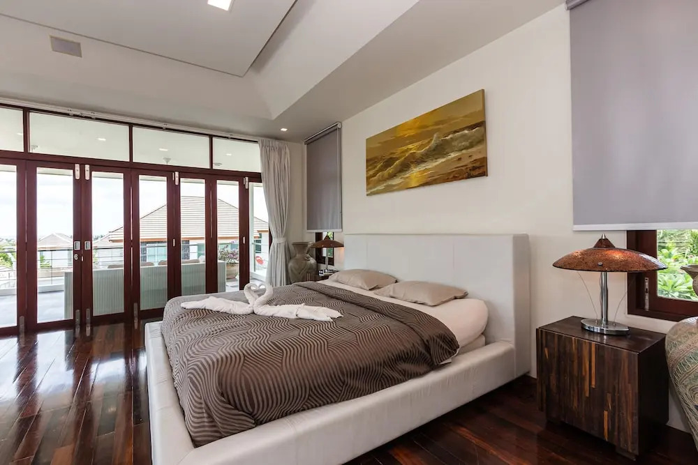Unique Pool Villa with 5 Bedrooms and Sea View PM-C1