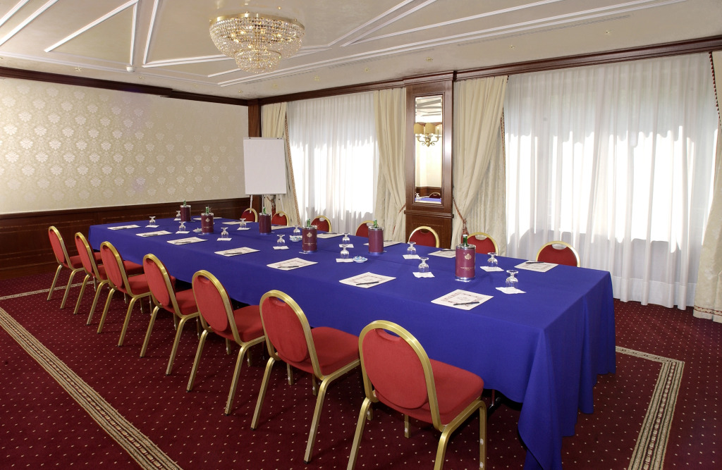 Отель Royal Hotel Carlton