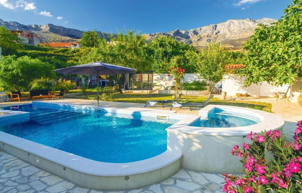 Pet Friendly Home In Zrnovnica