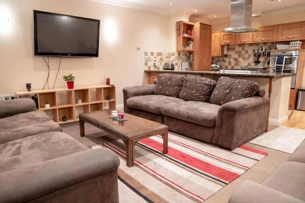 3-bed Apartment 5 Mins Walk to Boscombe Beach