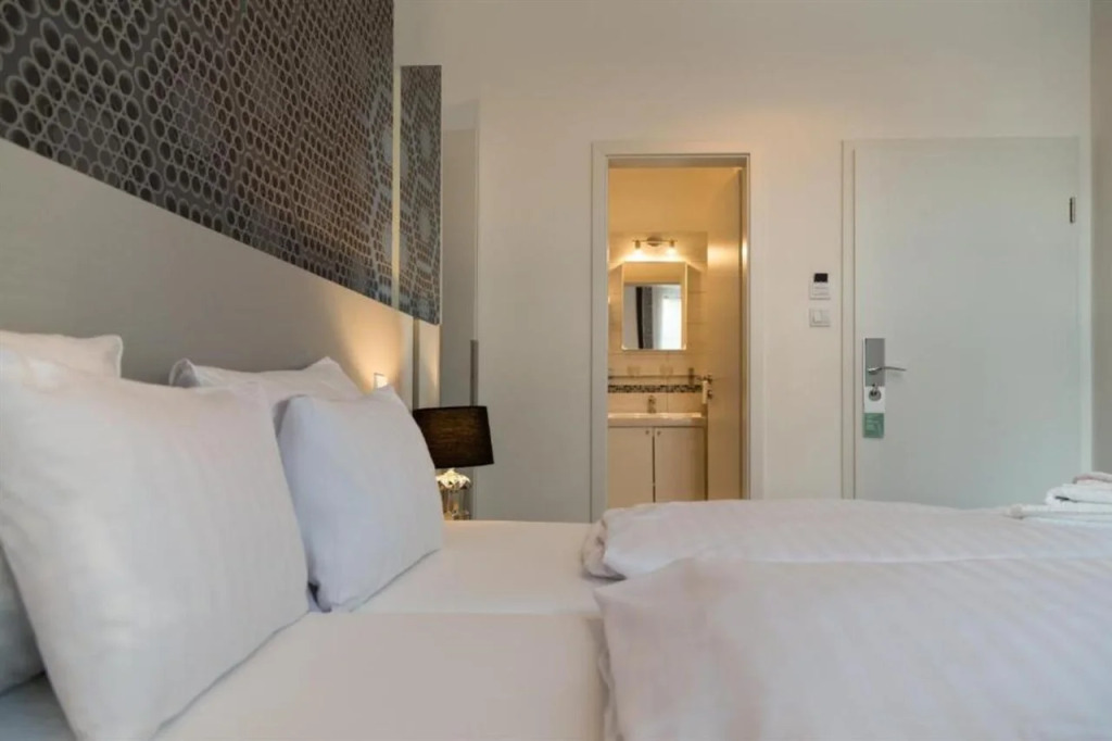 Hotel Mika Downtown
