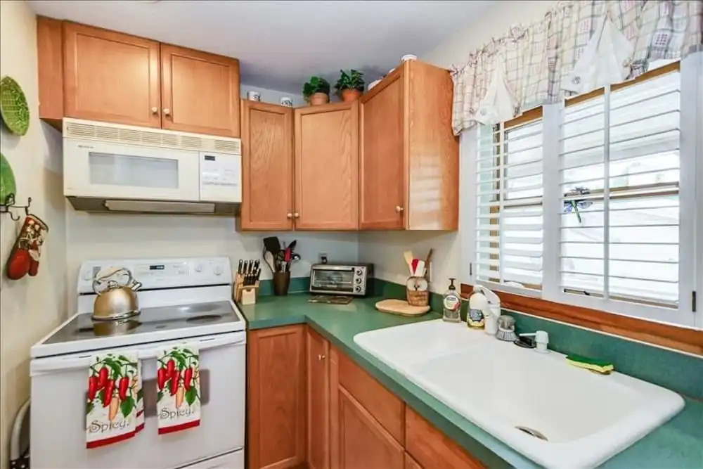 Anchor Inn - Unit 4 2 Bedroom Apts