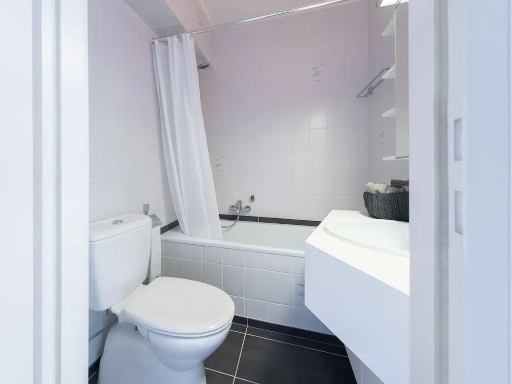 Studio on Seafront Near Tram Stop