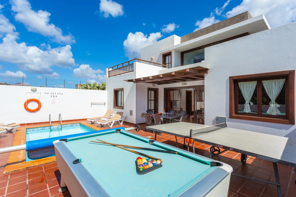 Villa Julianne 4 Heated Private Pool Walk to Beach A C Wifi Car Not Required - 2417