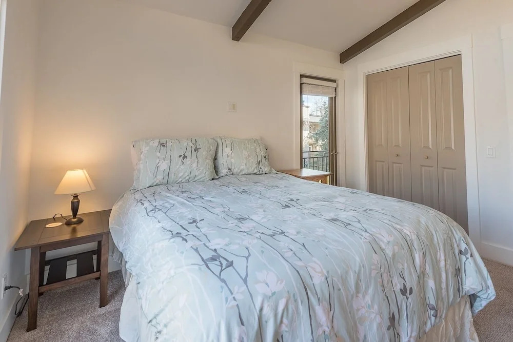 Four Seasons #4 - 2 Br Condo